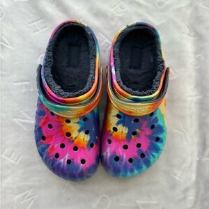 Fuzzy tye dye crocs